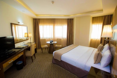 Deluxe Room Near Tudomart By Luxury Bookings AC 7 Luxury Bookings