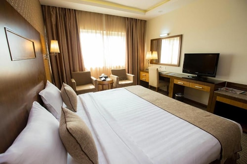 Deluxe Room Near Tudomart By Luxury Bookings AC 8 Luxury Bookings