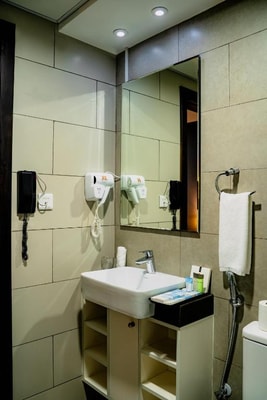 One Bedroom Apartment Near Al Saqr Cafeteria 2 Luxury Bookings