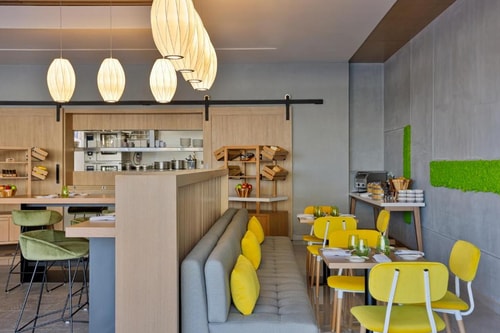 Studio Near Al Jaddaf Metro with Free Breakfast 8 Luxury Bookings