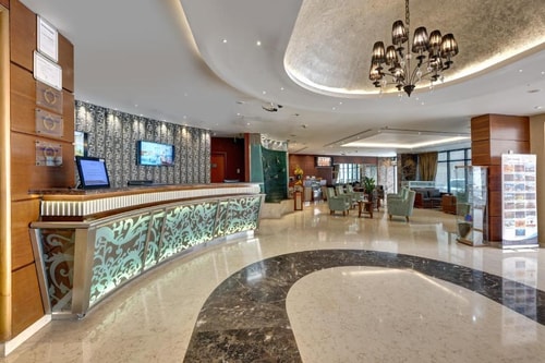 Deluxe Room Near Mashreq Metro Ac 9 Luxury Bookings