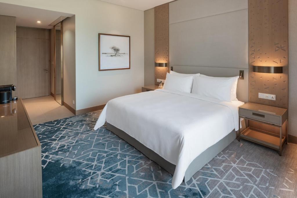 Deluxe King or Twin Room Near Fujairah Corniche Luxury Bookings