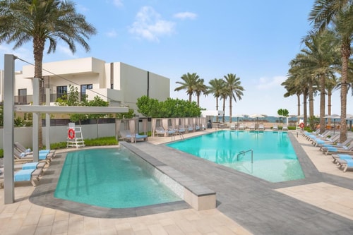 Deluxe King or Twin Room Near Fujairah Corniche 7 Luxury Bookings