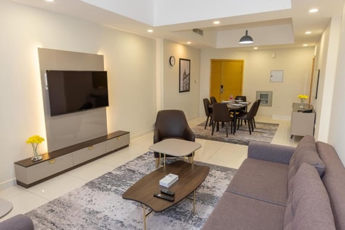 Two Bedroom Apartment Near National Supermarket 7 Luxury Bookings