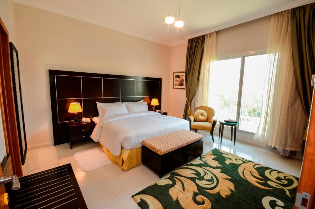 Three Bedroom Villa Near Mall Of The Emirates Luxury Bookings