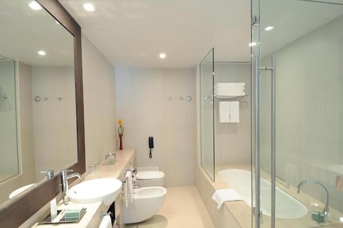 Luxury One Bedroom Suite Room in Yas Island 9 Luxury Bookings