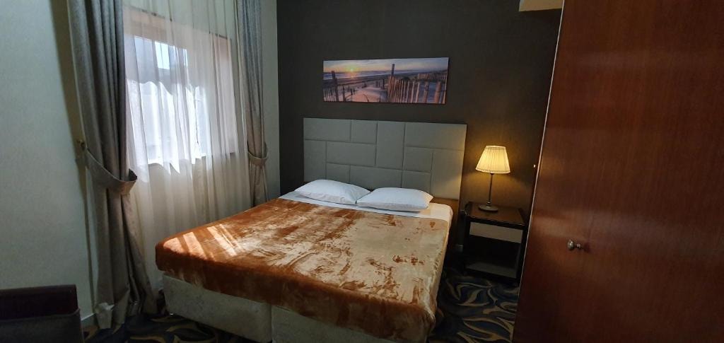 1 Bedroom Apartment Walk From Electra Park Luxury Bookings