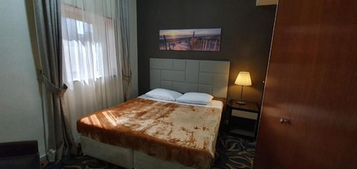 1 Bedroom Apartment Walk From Electra Park Luxury Bookings