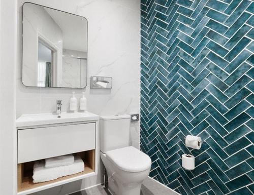 Queen Room Near The Chiswick Cinema LON 4 Luxury Bookings