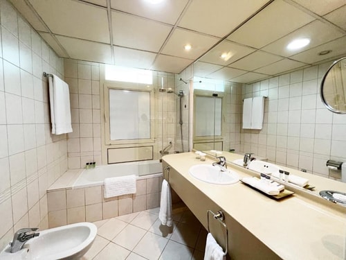 Two Bedroom Apartment near Al Murooj Complex 5 Luxury Bookings