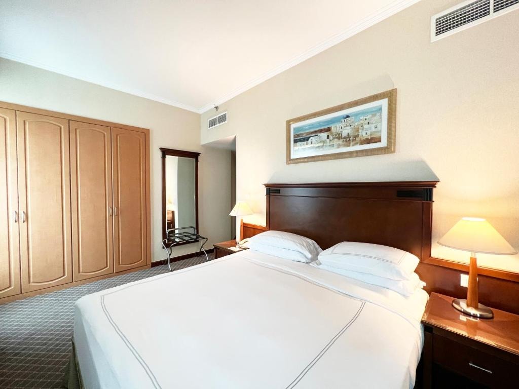Two Bedroom Apartment near Al Murooj Complex Luxury Bookings