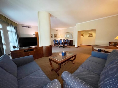 Three Bedroom Apartment Near Al Murooj Complex 4 Luxury Bookings