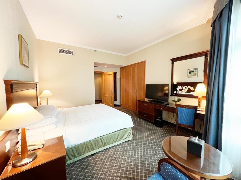 Three Bedroom Apartment Near Al Murooj Complex Luxury Bookings