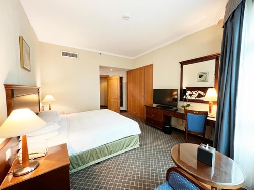 Three Bedroom Apartment Near Al Murooj Complex Luxury Bookings