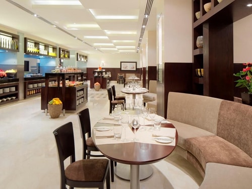 Three Bedroom Apartment Near Gold Souk 16 Luxury Bookings
