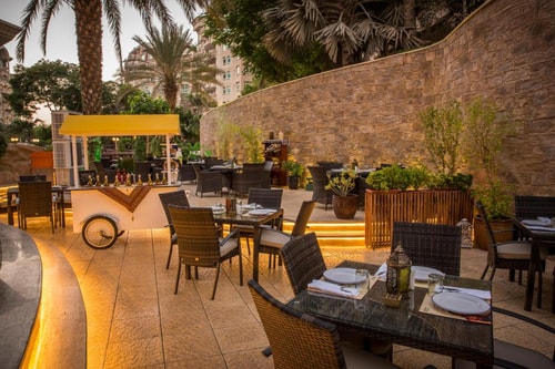 Classic Room Near Al Murooj Complex 16 Luxury Bookings