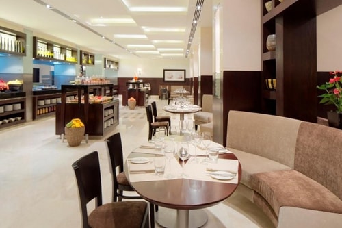 One Bedroom Apartment Near Gold Souk 9 Luxury Bookings