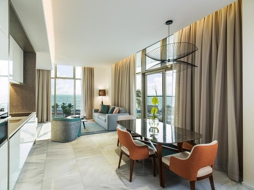 1 Bedroom Suite With Balcony in Palm Jumeirah 7 Luxury Bookings