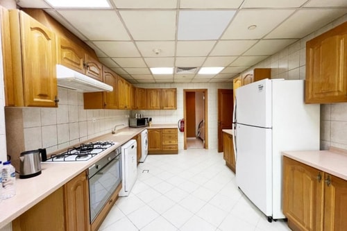 Three Bedroom Apartment Near Al Murooj Complex 5 Luxury Bookings