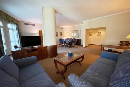 Three Bedroom Apartment Near Al Murooj Complex 3 Luxury Bookings