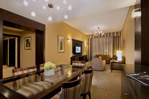 Executive 3br Apartmnt near internet metro station 6 Luxury Bookings