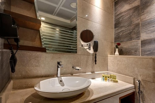 Deluxe Room Near Mashreq Metro Station 6 Luxury Bookings