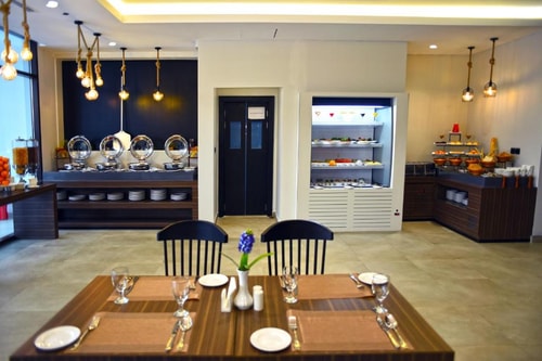 Standard King Or Twin Room Near Al Jadaf Metro 9 Luxury Bookings