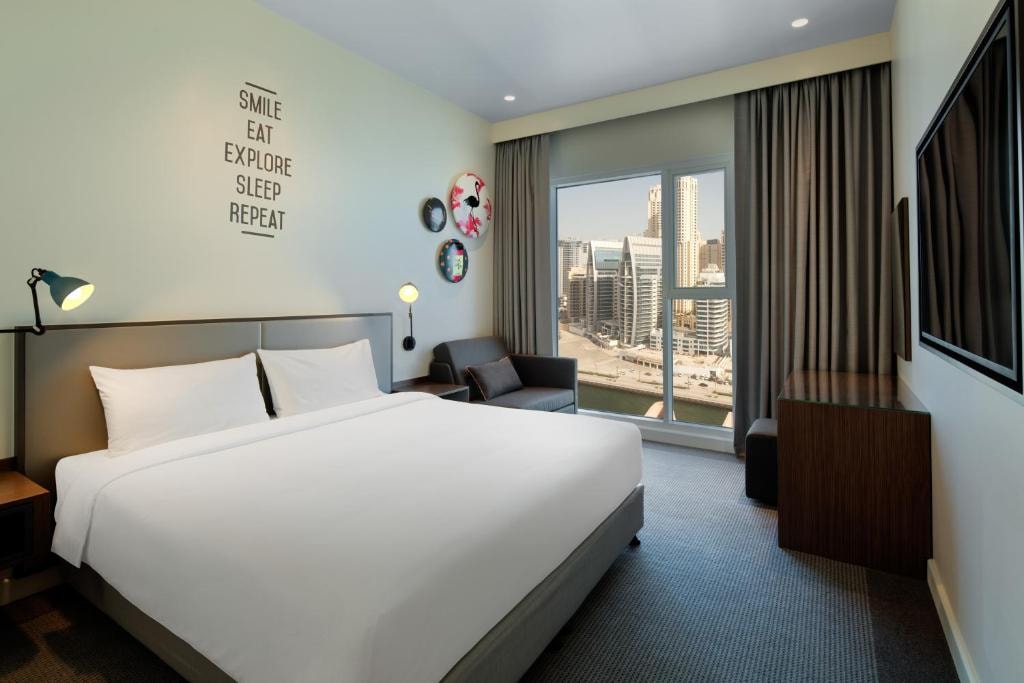 King Room Near Marina Mall By Luxury Bookings Luxury Bookings