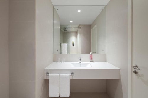King Room Near Neighbours Market By Luxury Booking 3 Luxury Bookings