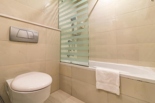 Double Room Near Mall Of Emirates 4 Luxury Bookings