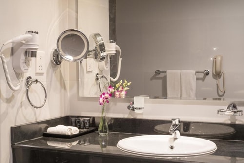 Deluxe Room Near Geneve Garden By Luxury Bookings 5 Luxury Bookings