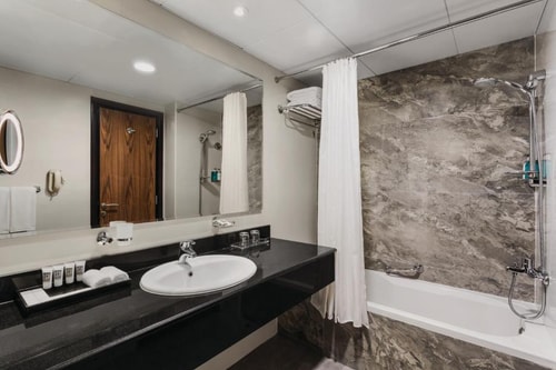 Deluxe Room Near Geneve Garden By Luxury Bookings 3 Luxury Bookings