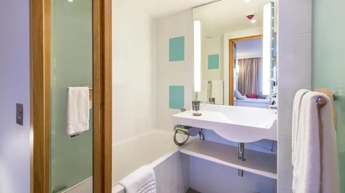 Superior Twin Room Near Rembrandt Gardens LON 3 Luxury Bookings