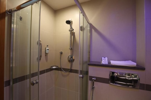 Standard Room Near Dubai Airport Terminal 3 1 Luxury Bookings