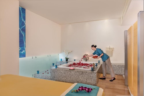 Deluxe Room Near Higher Colleges of Technology 8 Luxury Bookings