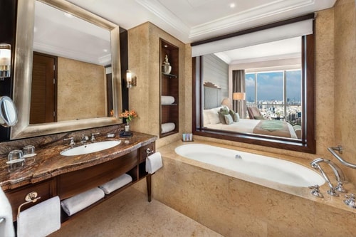 Deluxe Room Near British Chamber Of Commerce 2 Luxury Bookings