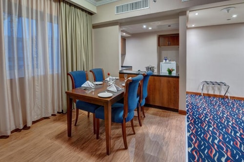 Three Bedroom Suite Near Mashreq Metro Station 4 Luxury Bookings