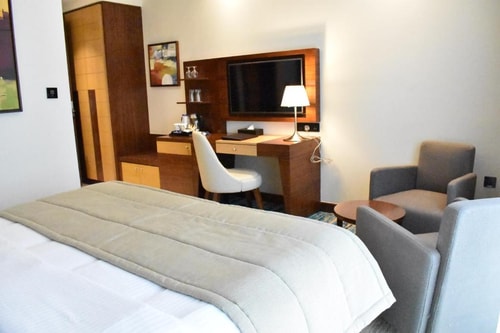 Standard Room Near Dubai Internet City Metro 2 Luxury Bookings