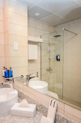 Executive Room Near University of Birmingham Dubai 4 Luxury Bookings