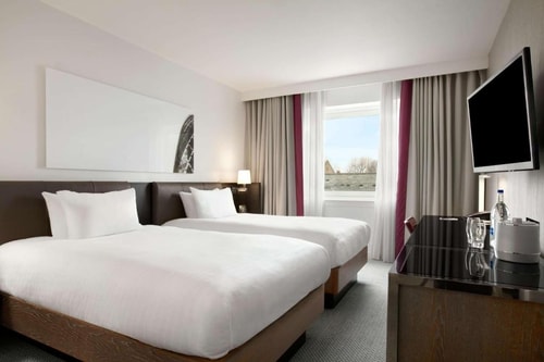 Twin Room Near Gibson Square garden LON Luxury Bookings