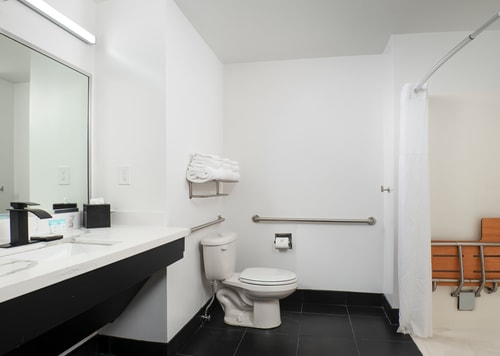 Standard King Room Near Arthur Storey Park HOU 4 Luxury Bookings