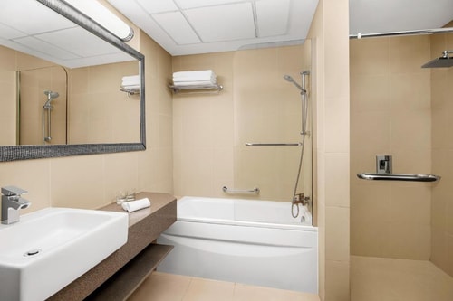 Three Bedroom Apartment Near Mashreq Metro Station 11 Luxury Bookings