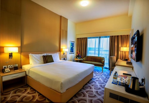 King or Twin Room Near Umm Al Shief Metro 1 Luxury Bookings