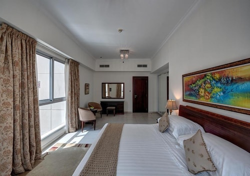 Three Bedroom Apartment Near Marina Scape Mall Ab 4 Luxury Bookings