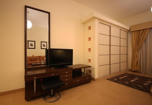 Studio Apartment Near BurJuman 8 Luxury Bookings