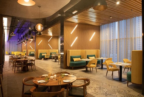 Deluxe King or Twin Near Sharjah Expo Center 8 Luxury Bookings