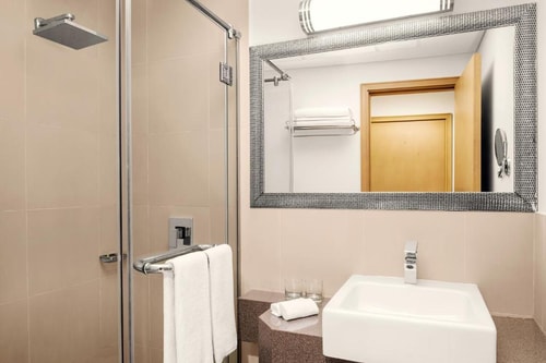 Three Bedroom Apartment Near Mashreq Metro Station 14 Luxury Bookings
