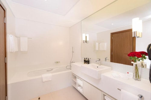 Three Bedroom Apartment Near Deserted Drive Park 10 Luxury Bookings