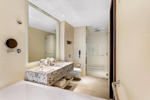 Luxury King Room Near Indigo Hotel Downtown Dubai 6 Luxury Bookings