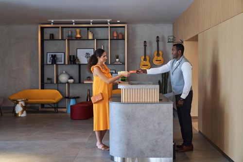 Luxury Studio Apartment Near the Community JVT 8 Luxury Bookings